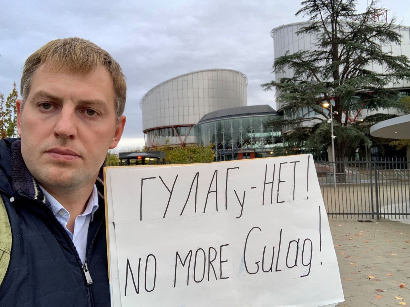 Founder of Gulagu.net Vladimir Osechkin was arrested in absentia in a case involving military 'fakes'