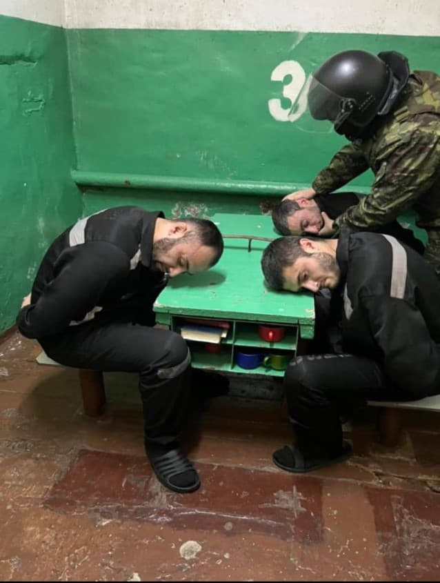 Human rights group reports beatings of prisoners who opposed being recruited for war